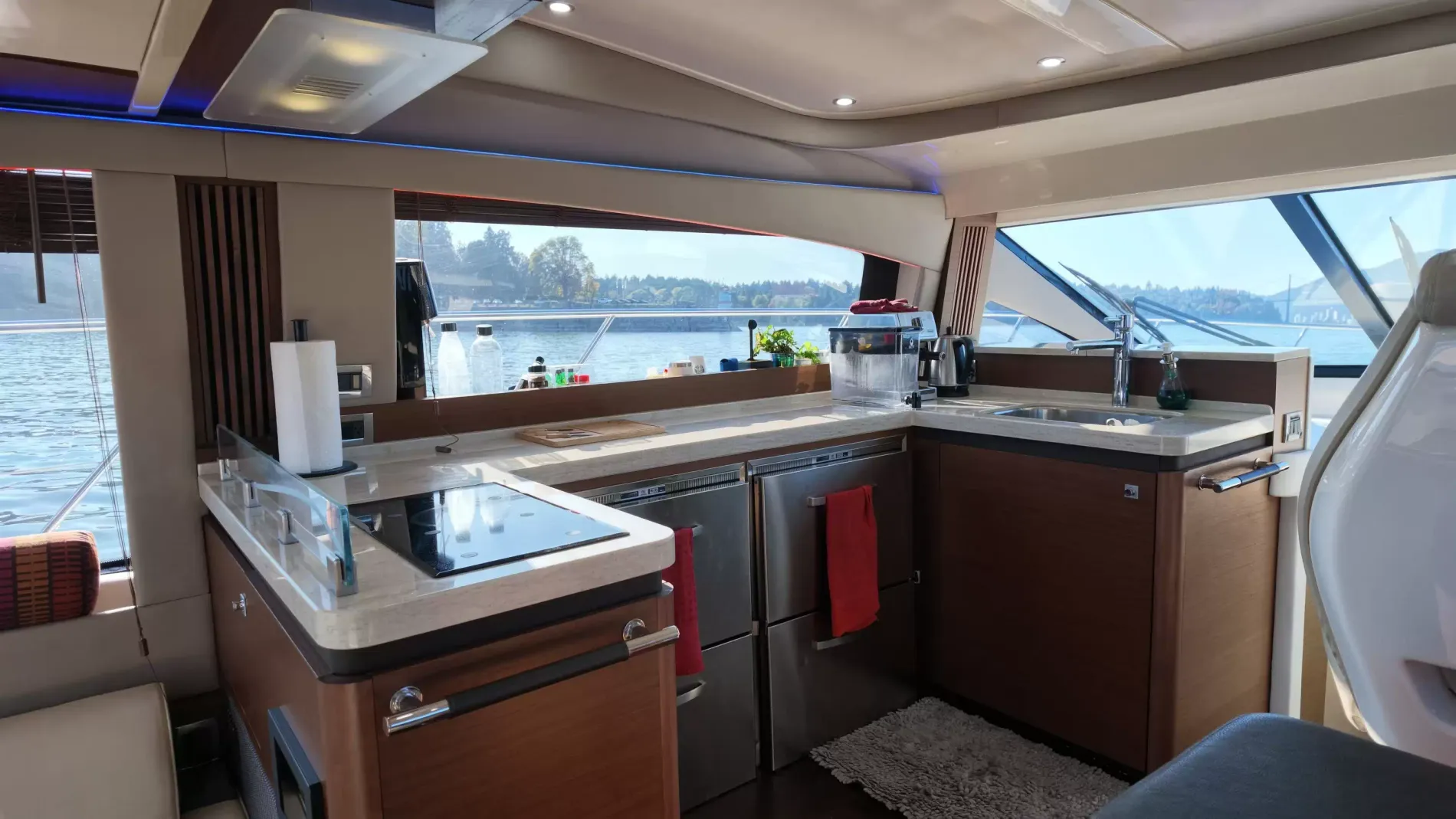 Pre-Owned 2015 Sea ray 510 Fly for Sale | Vancouver, BC | M&P Yacht Centre | 6aa84814947bd62dbb023813
