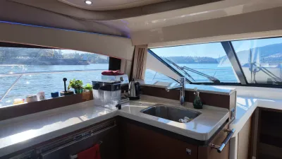 Pre-Owned 2015 Sea ray 510 Fly for Sale | Vancouver, BC | M&P Yacht Centre | 6aa84814947bd62dbb023813