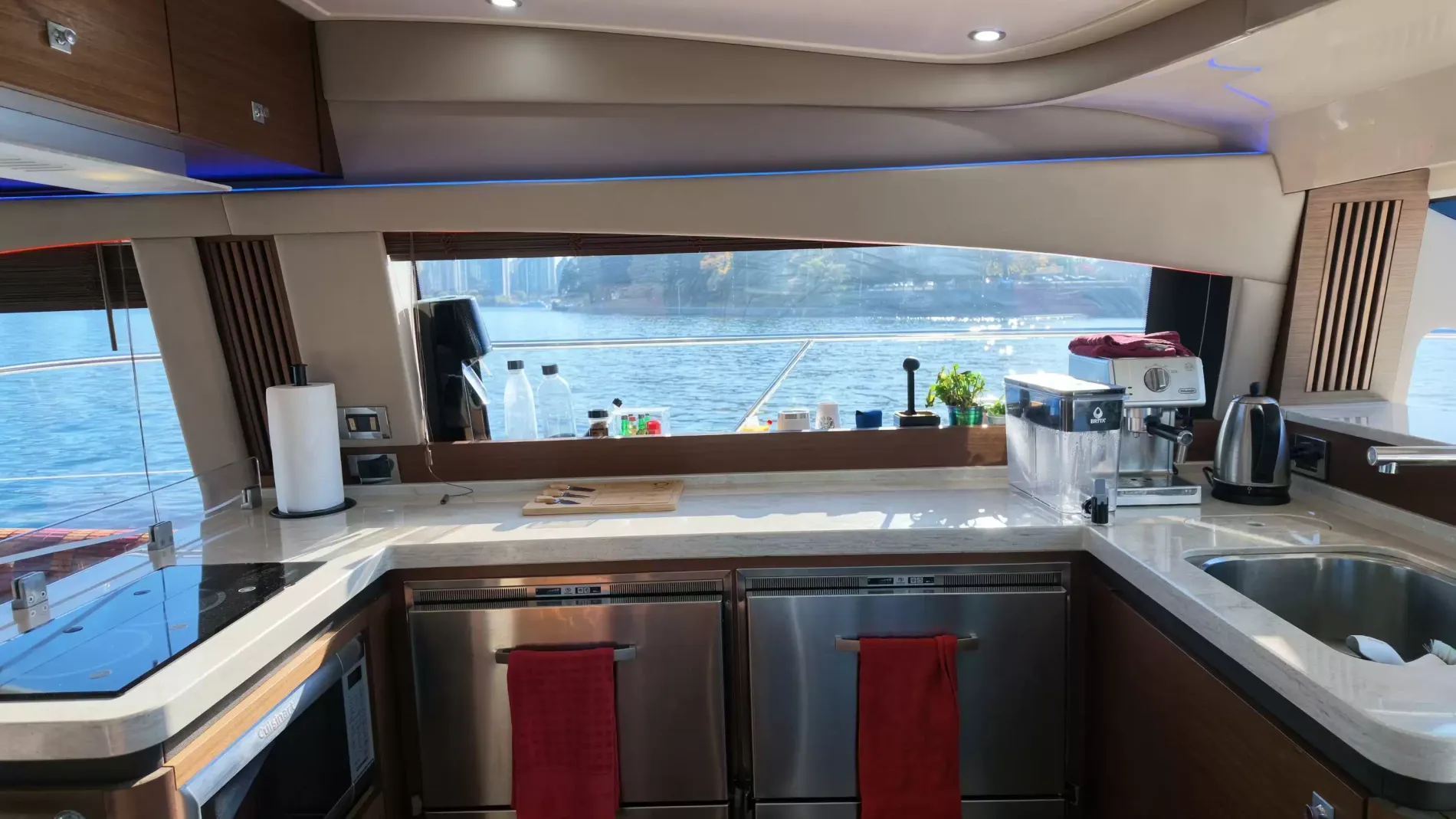 Pre-Owned 2015 Sea ray 510 Fly for Sale | Vancouver, BC | M&P Yacht Centre | 6aa84814947bd62dbb023813