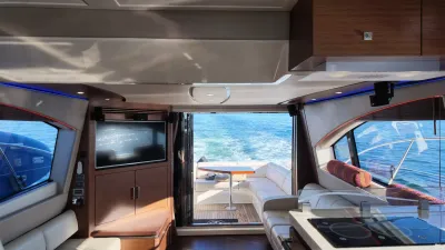 Pre-Owned 2015 Sea ray 510 Fly for Sale | Vancouver, BC | M&P Yacht Centre | 6aa84814947bd62dbb023813