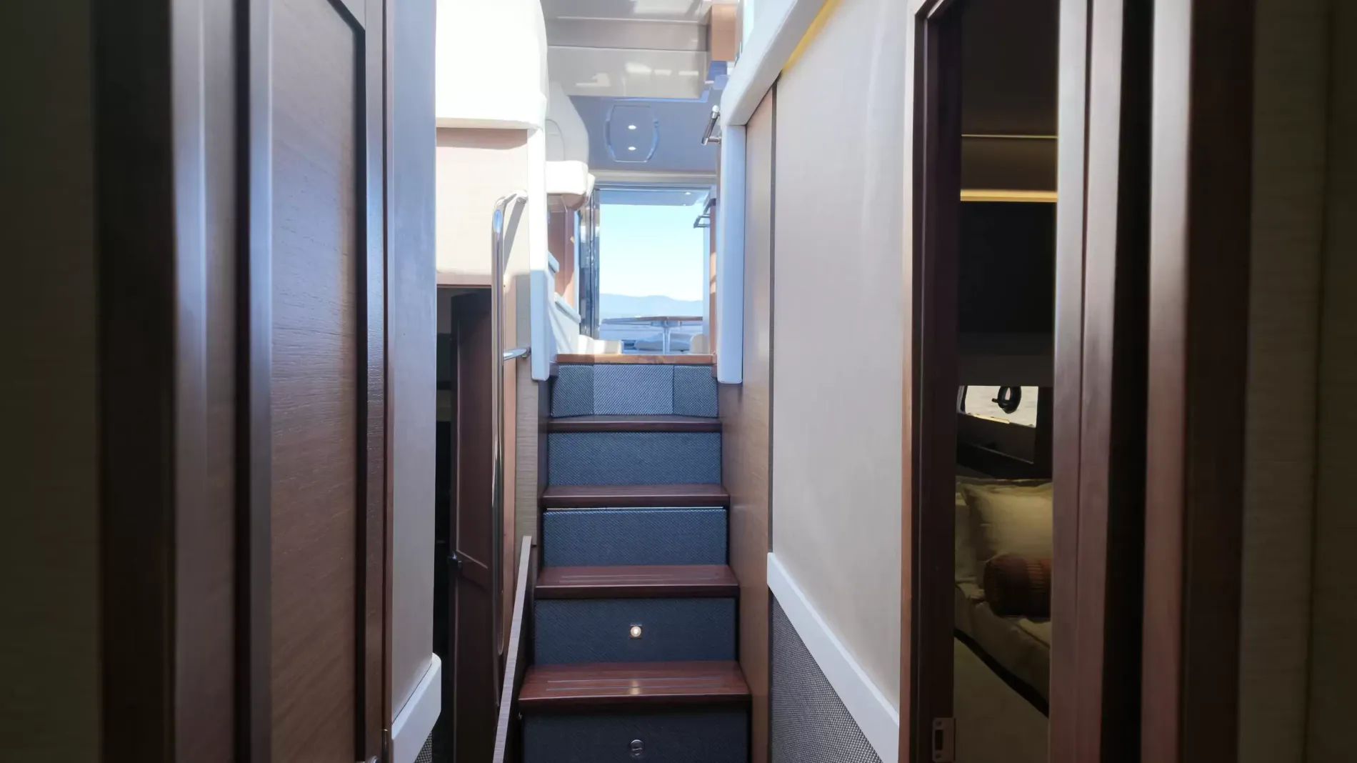Pre-Owned 2015 Sea ray 510 Fly for Sale | Vancouver, BC | M&P Yacht Centre | 6aa84814947bd62dbb023813