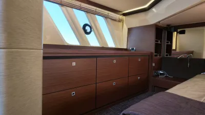 Pre-Owned 2015 Sea ray 510 Fly for Sale | Vancouver, BC | M&P Yacht Centre | 6aa84814947bd62dbb023813