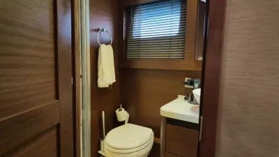 Pre-Owned 2015 Sea ray 510 Fly for Sale | Vancouver, BC | M&P Yacht Centre | 6aa84814947bd62dbb023813