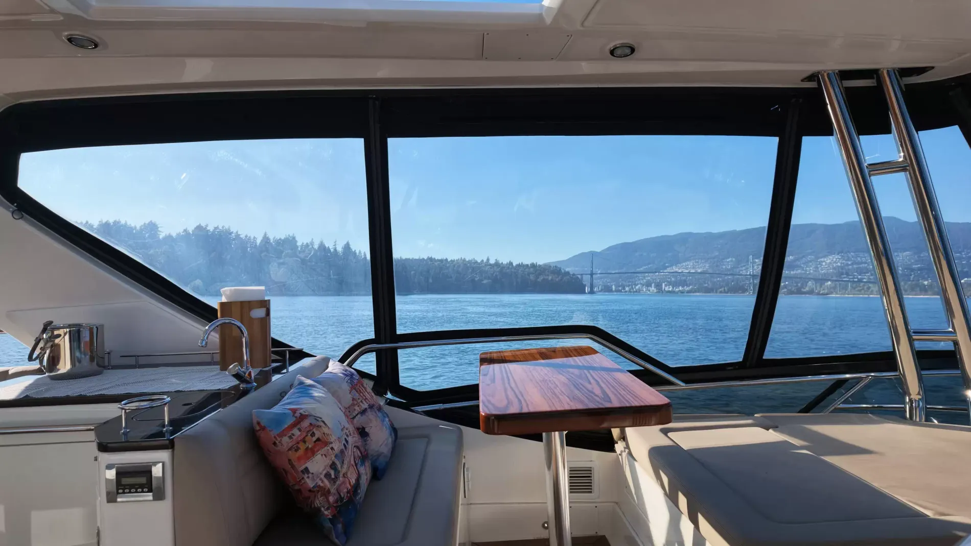 Pre-Owned 2015 Sea ray 510 Fly for Sale | Vancouver, BC | M&P Yacht Centre | 6aa84814947bd62dbb023813
