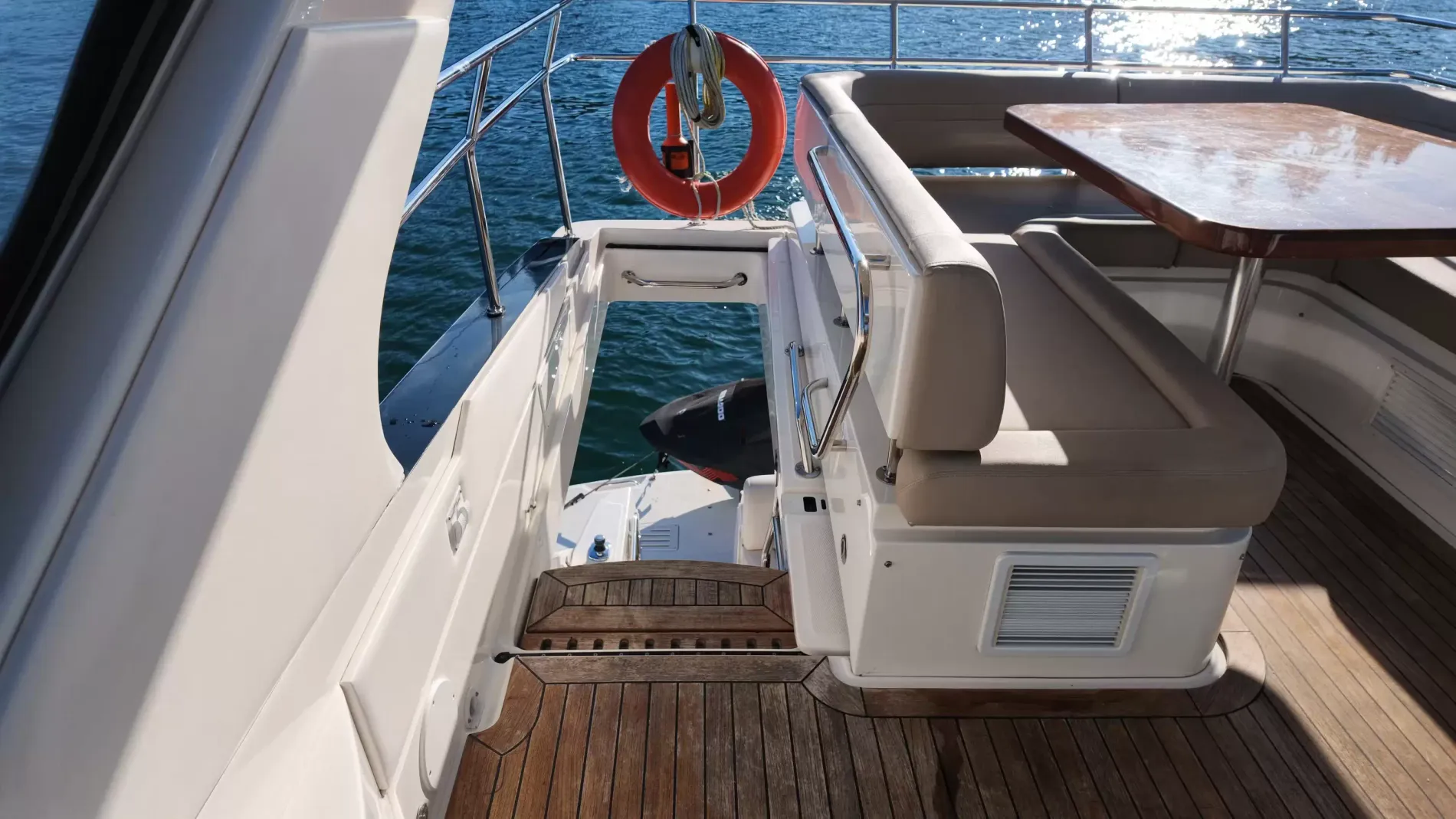 Pre-Owned 2015 Sea ray 510 Fly for Sale | Vancouver, BC | M&P Yacht Centre | 6aa84814947bd62dbb023813