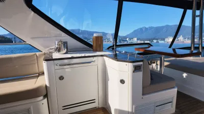 Pre-Owned 2015 Sea ray 510 Fly for Sale | Vancouver, BC | M&P Yacht Centre | 6aa84814947bd62dbb023813