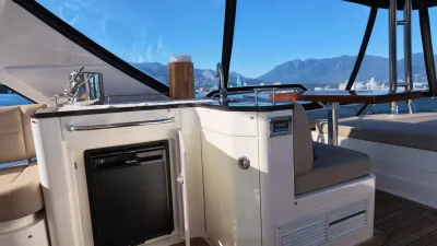 Pre-Owned 2015 Sea ray 510 Fly for Sale | Vancouver, BC | M&P Yacht Centre | 6aa84814947bd62dbb023813