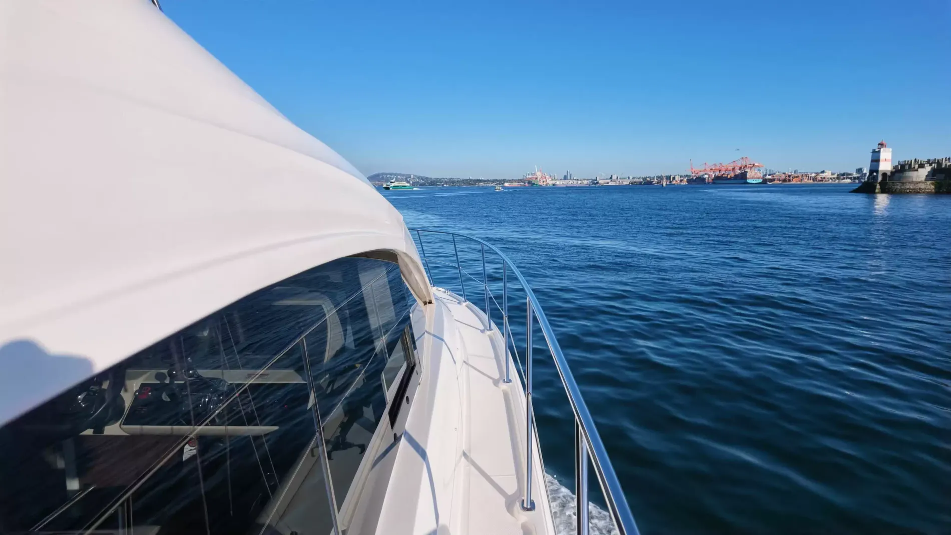 Pre-Owned 2015 Sea ray 510 Fly for Sale | Vancouver, BC | M&P Yacht Centre | 6aa84814947bd62dbb023813