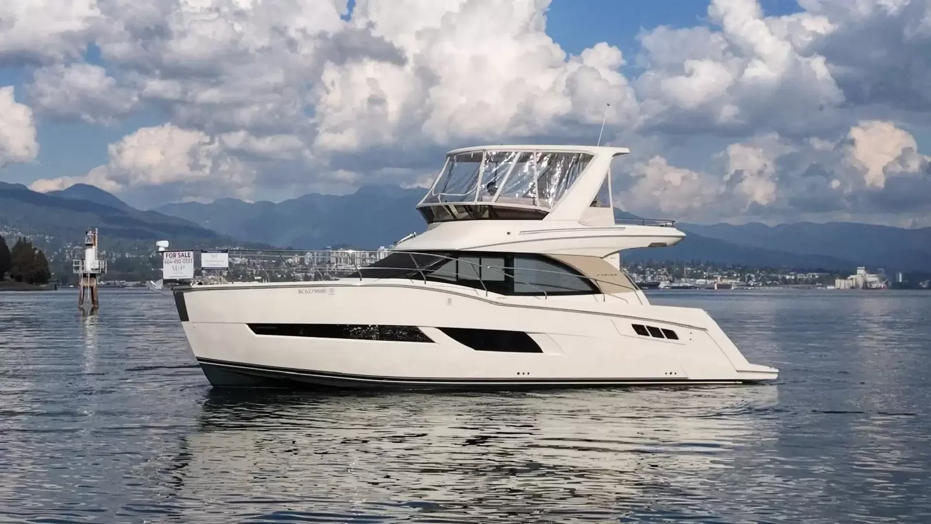 Pre-Owned 2016 Carver C40 for Sale | Vancouver, BC | M&P Yacht Centre | 6ab445420685f147260b78bf