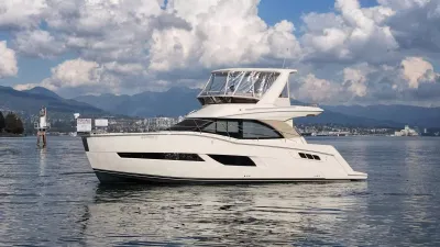 Pre-Owned 2016 Carver C40 for Sale | Vancouver, BC | M&P Yacht Centre | 6ab445420685f147260b78bf