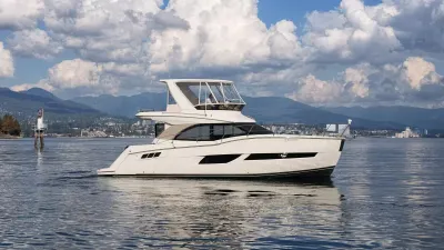 Pre-Owned 2016 Carver C40 for Sale | Vancouver, BC | M&P Yacht Centre | 6ab445420685f147260b78bf
