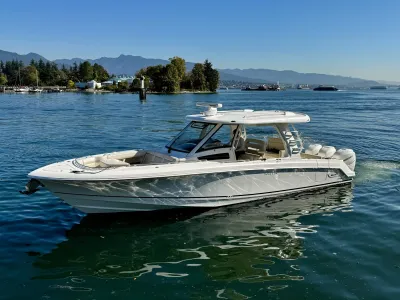 Pre-Owned 2018 Boston whaler 350 Realm for Sale | Vancouver, BC | M&P Yacht Centre | 6aac4231ecabd340f90bec18