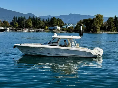 Pre-Owned 2018 Boston whaler 350 Realm for Sale | Vancouver, BC | M&P Yacht Centre | 6aac4231ecabd340f90bec18