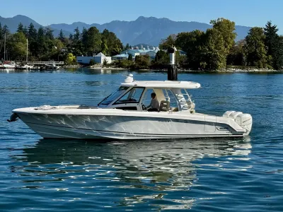 Pre-Owned 2018 Boston whaler 350 Realm for Sale | Vancouver, BC | M&P Yacht Centre | 6aac4231ecabd340f90bec18