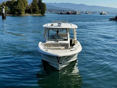 Pre-Owned 2018 Boston whaler 350 Realm for Sale | Vancouver, BC | M&P Yacht Centre | 6aac4231ecabd340f90bec18