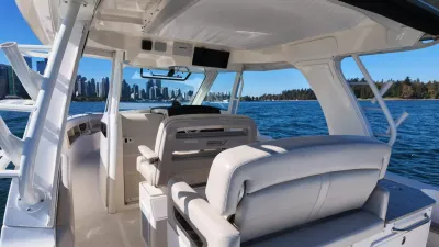 Pre-Owned 2018 Boston whaler 350 Realm for Sale | Vancouver, BC | M&P Yacht Centre | 6aac4231ecabd340f90bec18