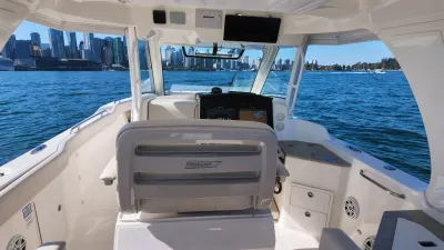 Pre-Owned 2018 Boston whaler 350 Realm for Sale | Vancouver, BC | M&P Yacht Centre | 6aac4231ecabd340f90bec18