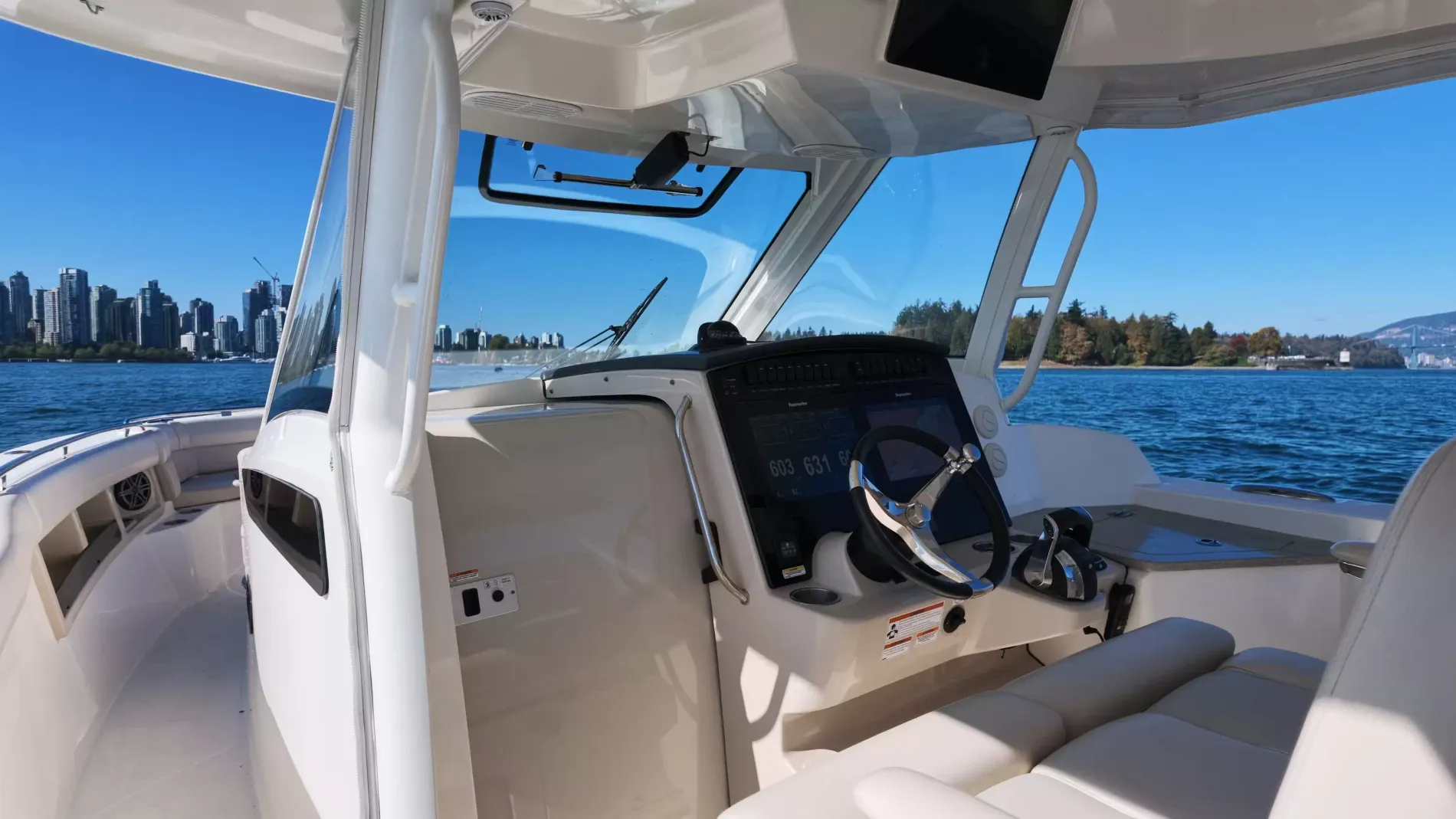 Pre-Owned 2018 Boston whaler 350 Realm for Sale | Vancouver, BC | M&P Yacht Centre | 6aac4231ecabd340f90bec18