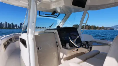 Pre-Owned 2018 Boston whaler 350 Realm for Sale | Vancouver, BC | M&P Yacht Centre | 6aac4231ecabd340f90bec18