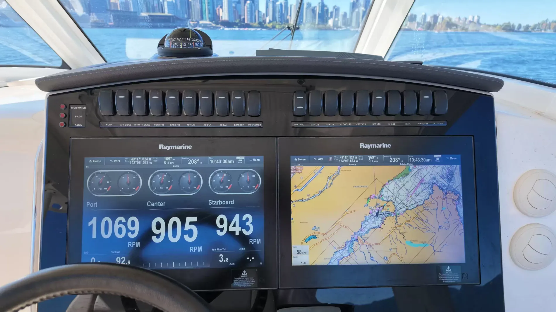 Pre-Owned 2018 Boston whaler 350 Realm for Sale | Vancouver, BC | M&P Yacht Centre | 6aac4231ecabd340f90bec18