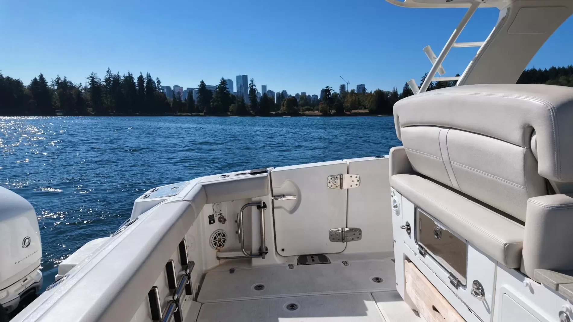 Pre-Owned 2018 Boston whaler 350 Realm for Sale | Vancouver, BC | M&P Yacht Centre | 6aac4231ecabd340f90bec18