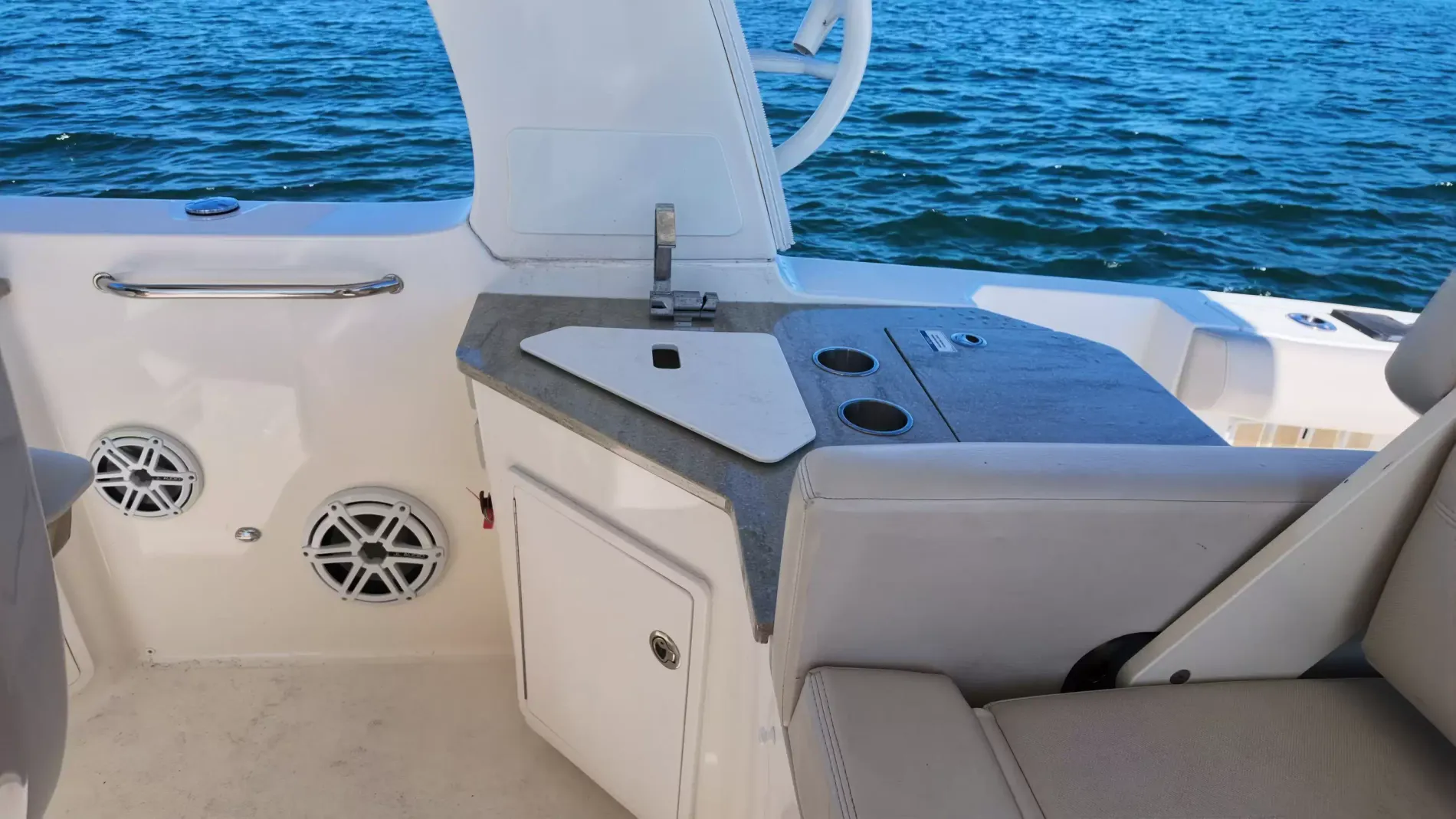 Pre-Owned 2018 Boston whaler 350 Realm for Sale | Vancouver, BC | M&P Yacht Centre | 6aac4231ecabd340f90bec18