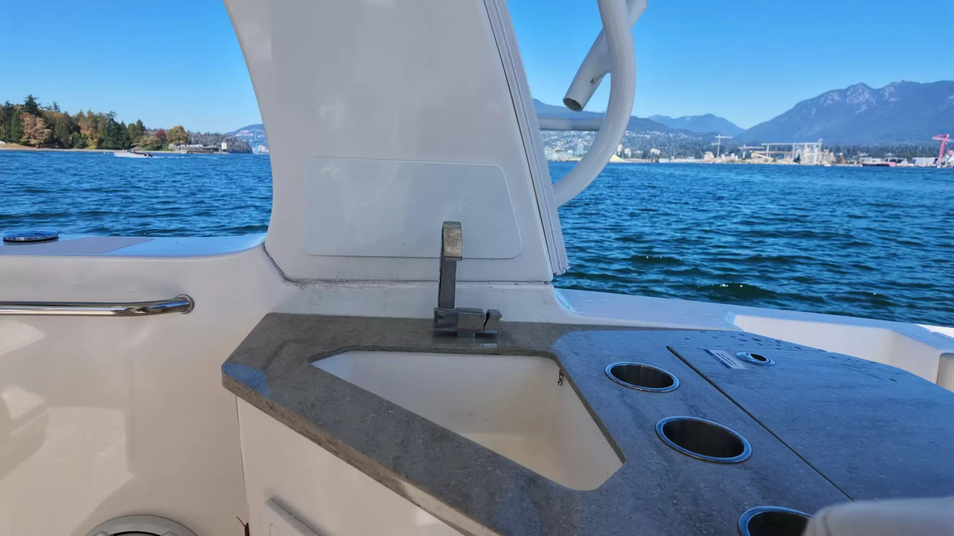 Pre-Owned 2018 Boston whaler 350 Realm for Sale | Vancouver, BC | M&P Yacht Centre | 6aac4231ecabd340f90bec18