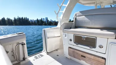 Pre-Owned 2018 Boston whaler 350 Realm for Sale | Vancouver, BC | M&P Yacht Centre | 6aac4231ecabd340f90bec18