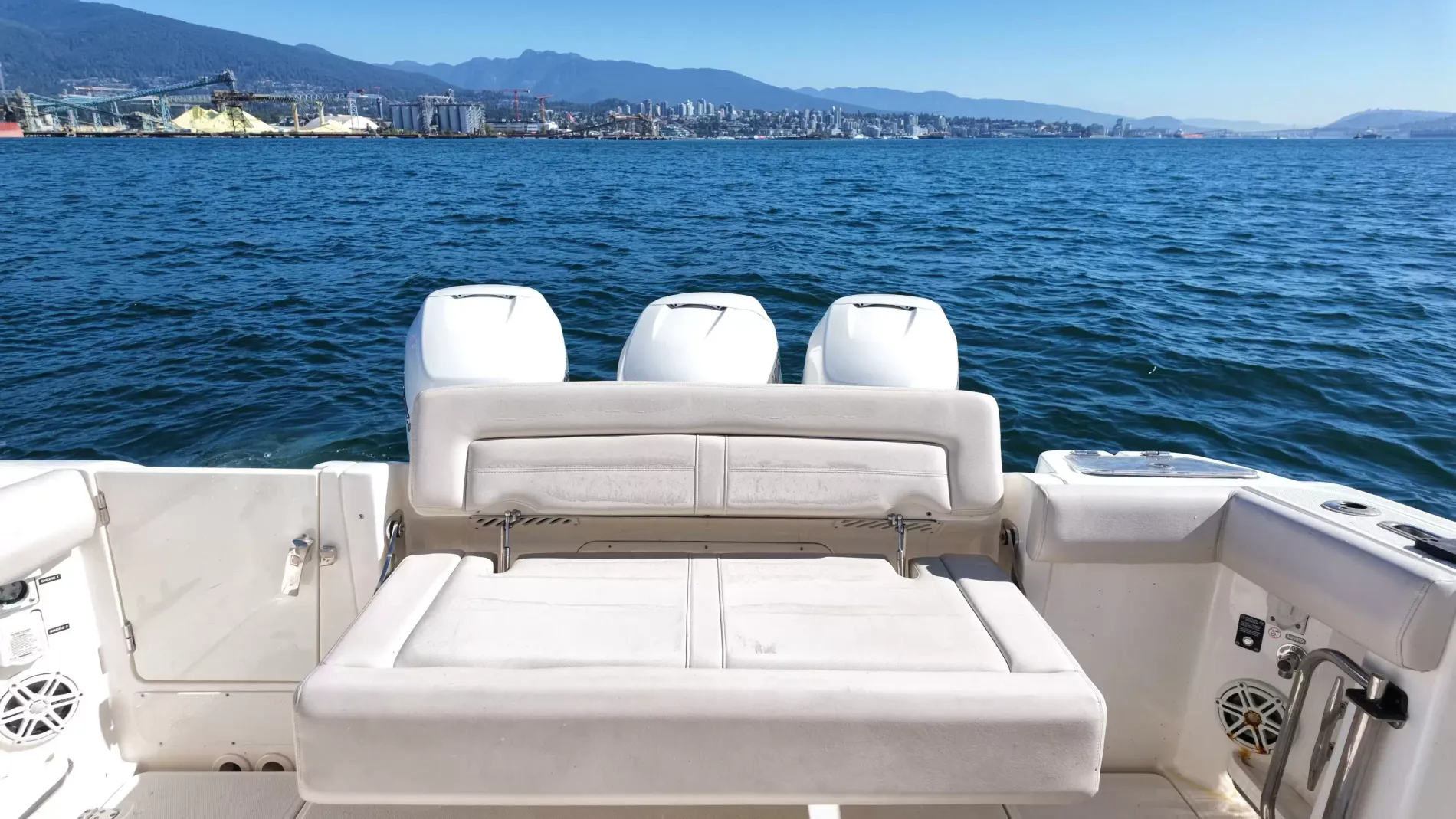 Pre-Owned 2018 Boston whaler 350 Realm for Sale | Vancouver, BC | M&P Yacht Centre | 6aac4231ecabd340f90bec18