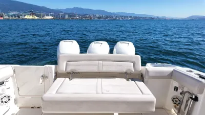 Pre-Owned 2018 Boston whaler 350 Realm for Sale | Vancouver, BC | M&P Yacht Centre | 6aac4231ecabd340f90bec18