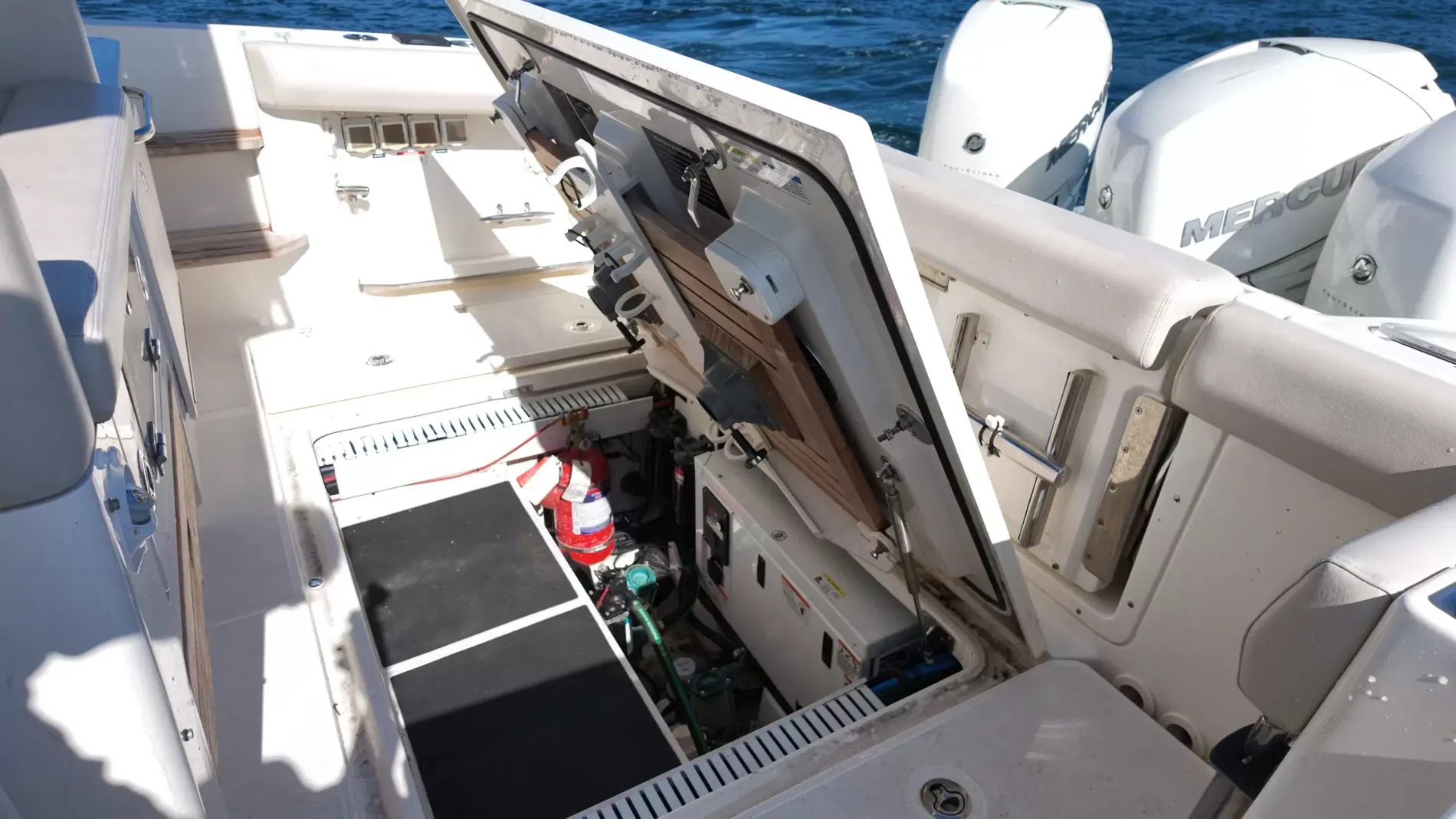 Pre-Owned 2018 Boston whaler 350 Realm for Sale | Vancouver, BC | M&P Yacht Centre | 6aac4231ecabd340f90bec18