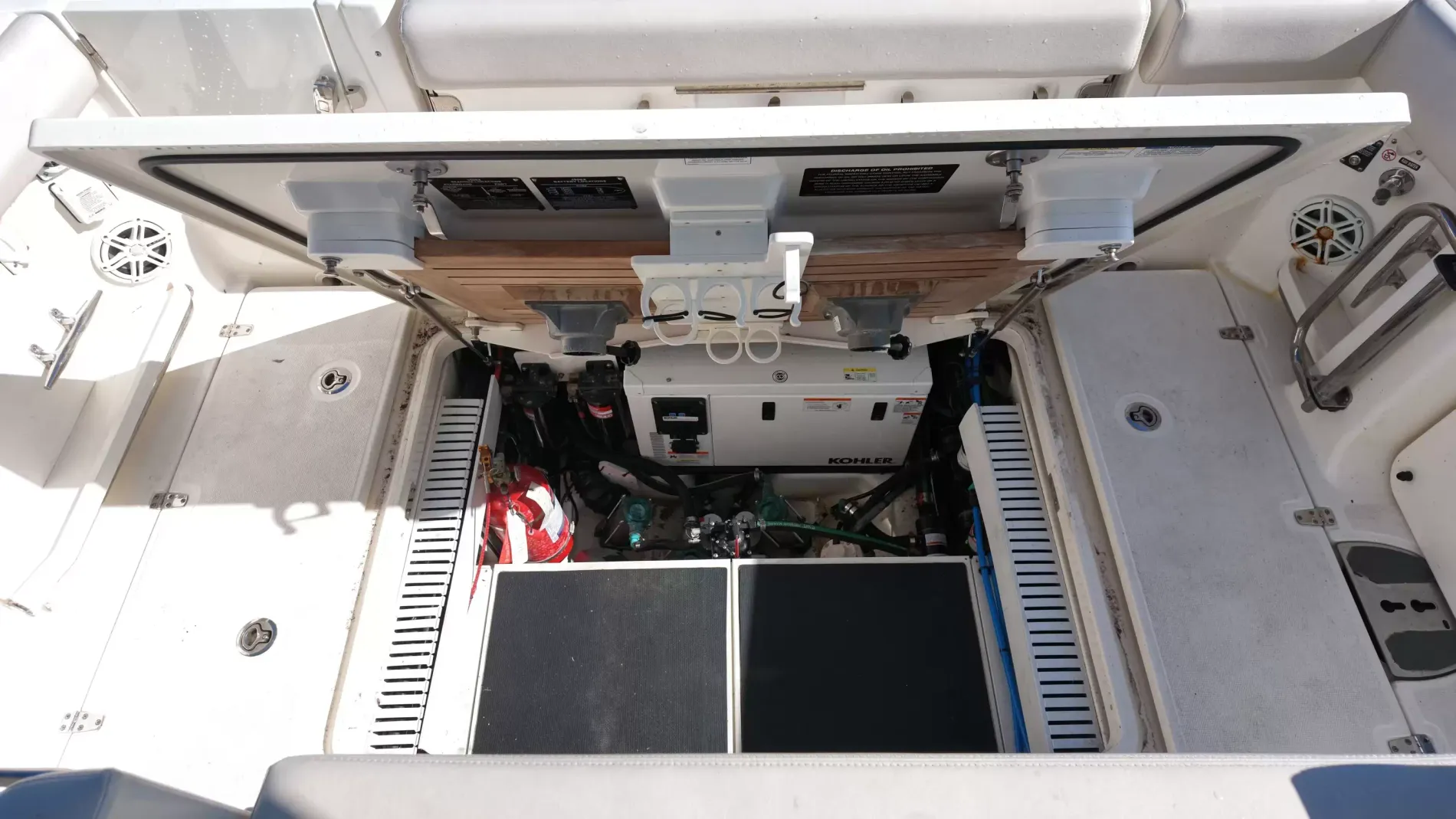 Pre-Owned 2018 Boston whaler 350 Realm for Sale | Vancouver, BC | M&P Yacht Centre | 6aac4231ecabd340f90bec18