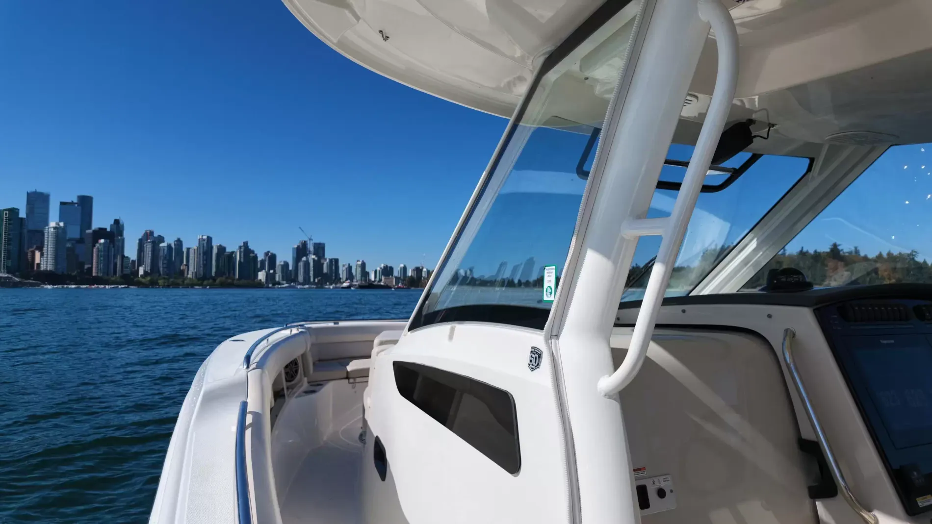 Pre-Owned 2018 Boston whaler 350 Realm for Sale | Vancouver, BC | M&P Yacht Centre | 6aac4231ecabd340f90bec18