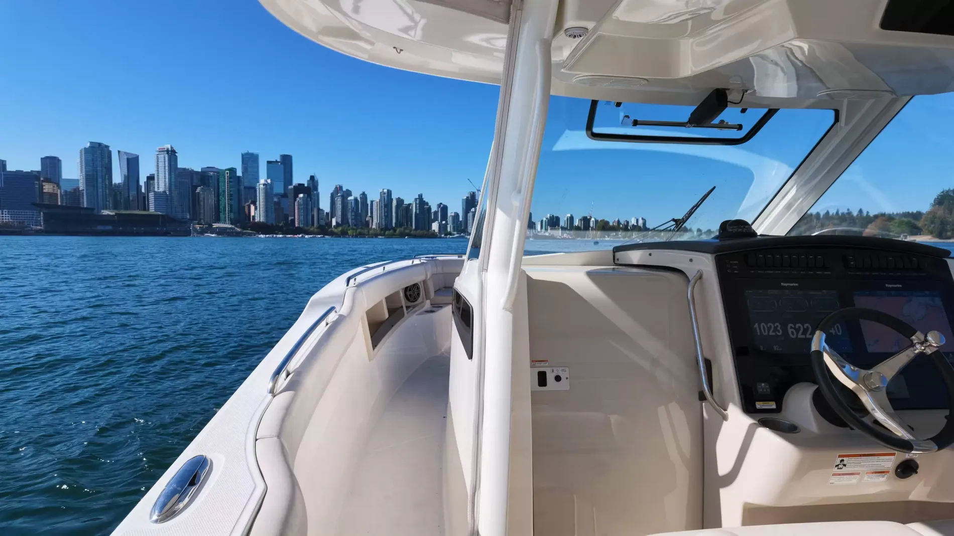 Pre-Owned 2018 Boston whaler 350 Realm for Sale | Vancouver, BC | M&P Yacht Centre | 6aac4231ecabd340f90bec18