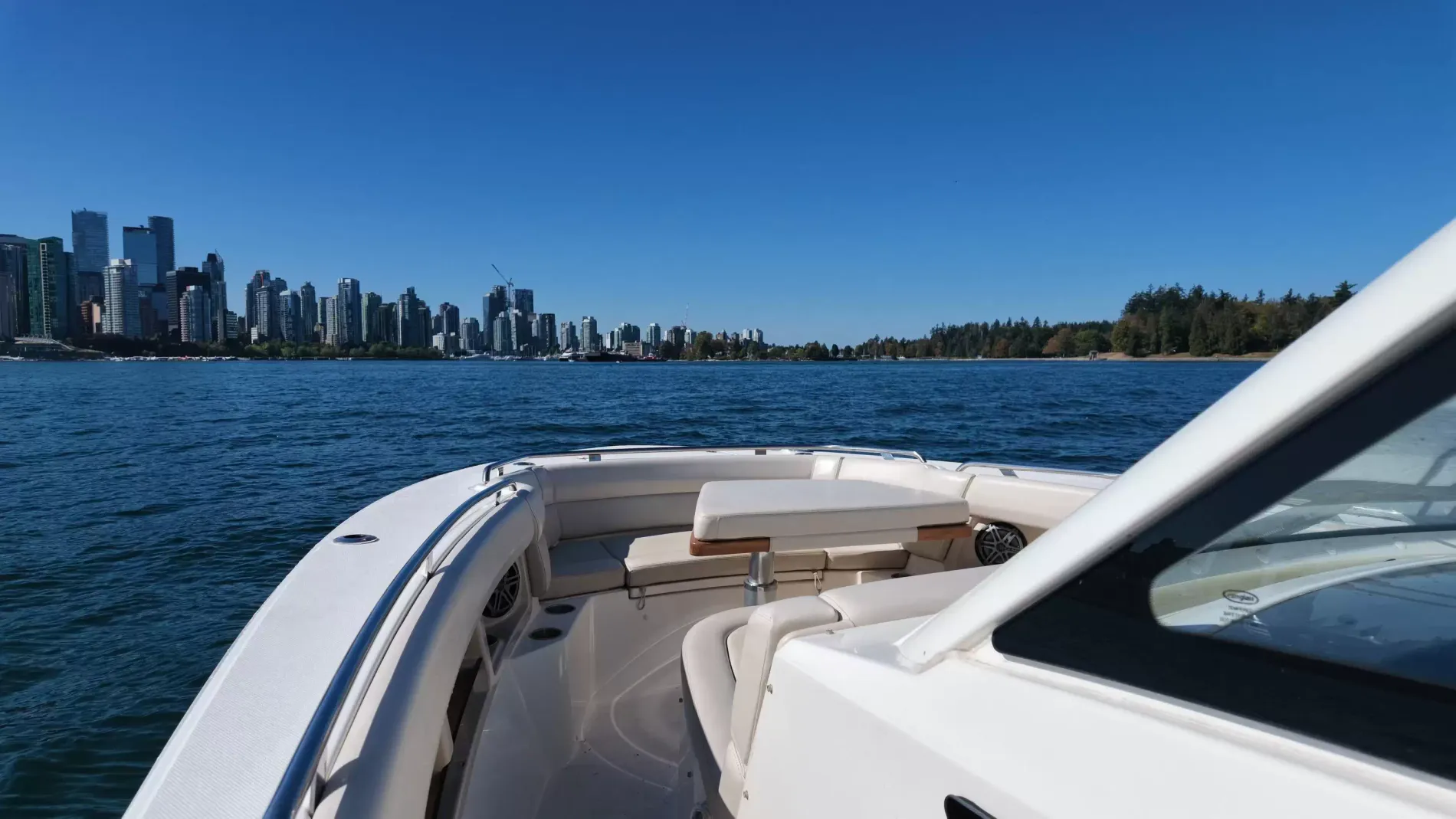 Pre-Owned 2018 Boston whaler 350 Realm for Sale | Vancouver, BC | M&P Yacht Centre | 6aac4231ecabd340f90bec18