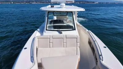 Pre-Owned 2018 Boston whaler 350 Realm for Sale | Vancouver, BC | M&P Yacht Centre | 6aac4231ecabd340f90bec18