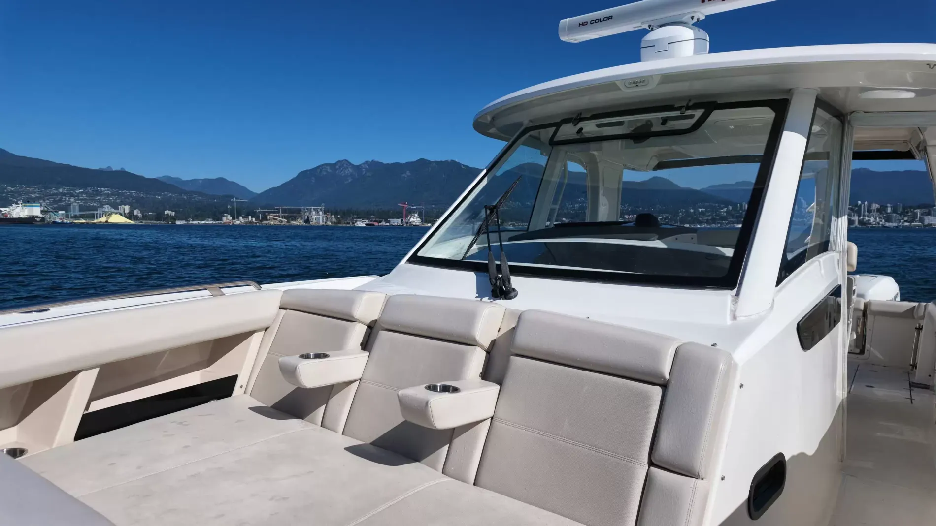 Pre-Owned 2018 Boston whaler 350 Realm for Sale | Vancouver, BC | M&P Yacht Centre | 6aac4231ecabd340f90bec18