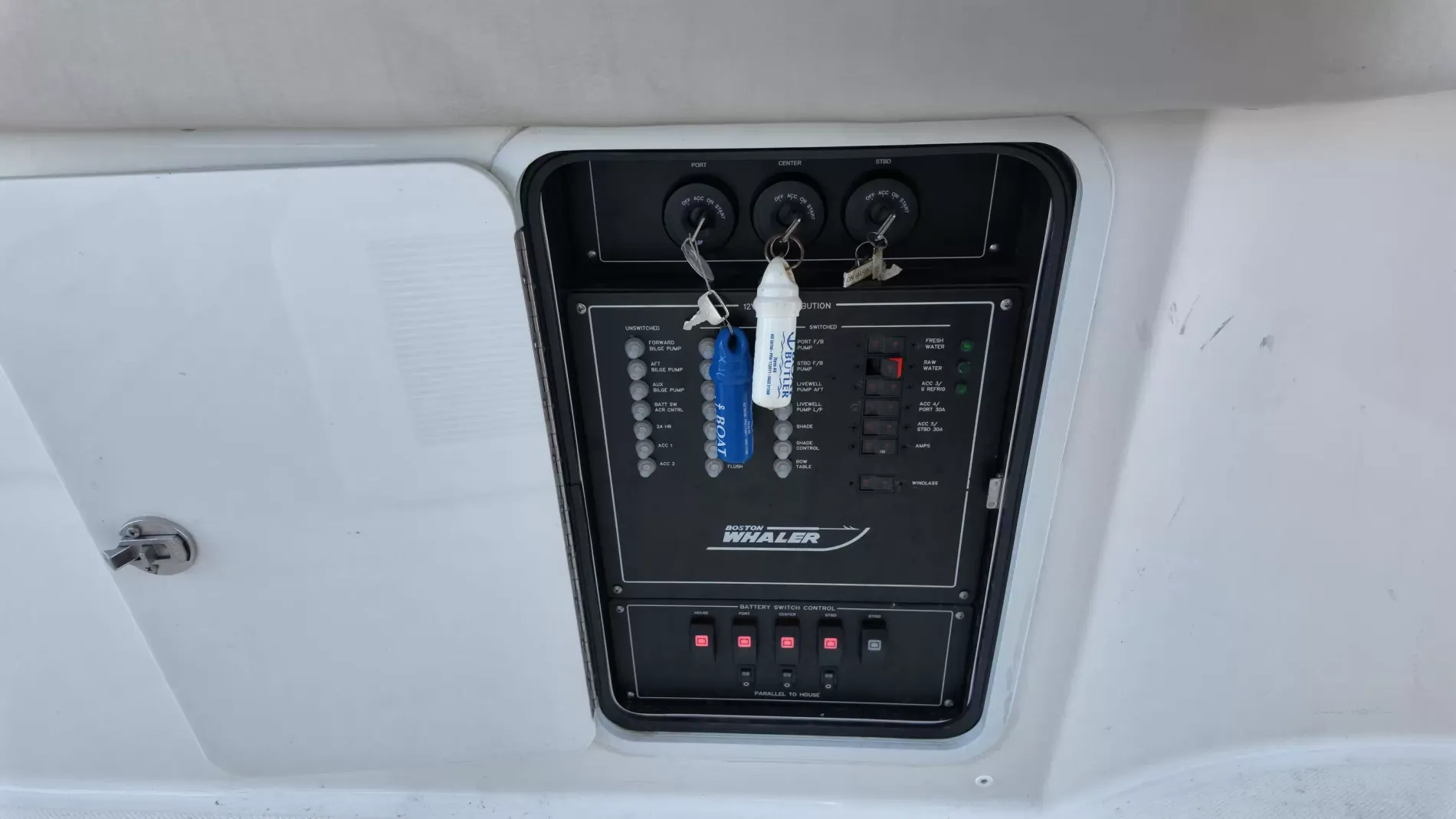 Pre-Owned 2018 Boston whaler 350 Realm for Sale | Vancouver, BC | M&P Yacht Centre | 6aac4231ecabd340f90bec18