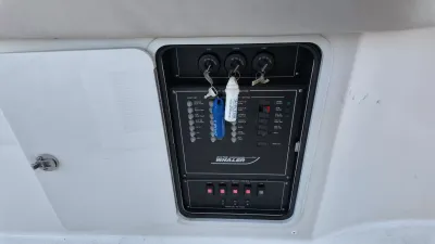 Pre-Owned 2018 Boston whaler 350 Realm for Sale | Vancouver, BC | M&P Yacht Centre | 6aac4231ecabd340f90bec18