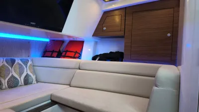 Pre-Owned 2018 Boston whaler 350 Realm for Sale | Vancouver, BC | M&P Yacht Centre | 6aac4231ecabd340f90bec18