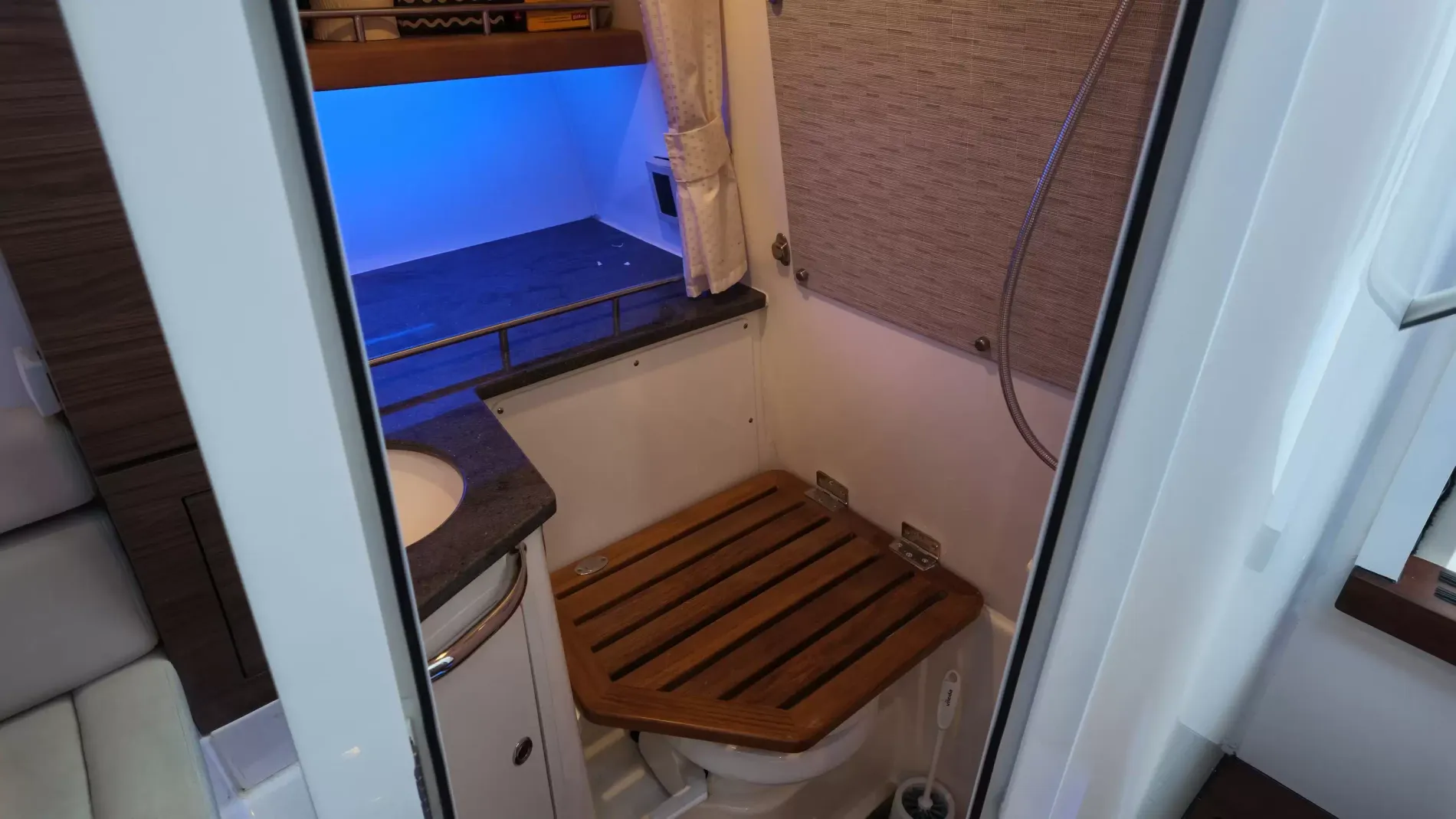 Pre-Owned 2018 Boston whaler 350 Realm for Sale | Vancouver, BC | M&P Yacht Centre | 6aac4231ecabd340f90bec18
