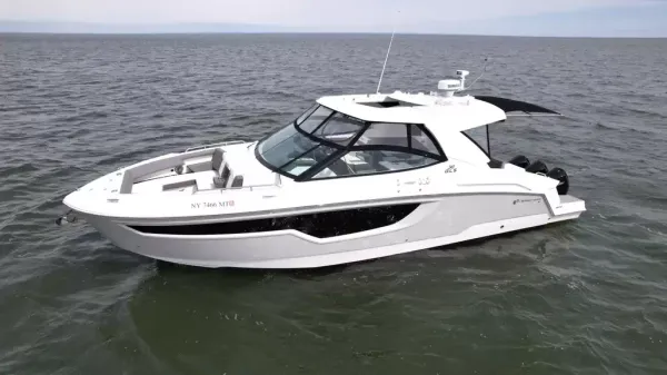 2023 Cruisers Yachts 38 GLS OB detail image 1