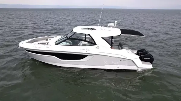 2023 Cruisers Yachts 38 GLS OB detail image 2