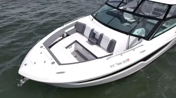 2023 Cruisers Yachts 38 GLS OB detail image 4