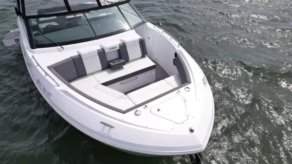 2023 Cruisers Yachts 38 GLS OB detail image 5