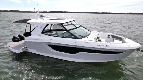 2023 Cruisers Yachts 38 GLS OB detail image 6
