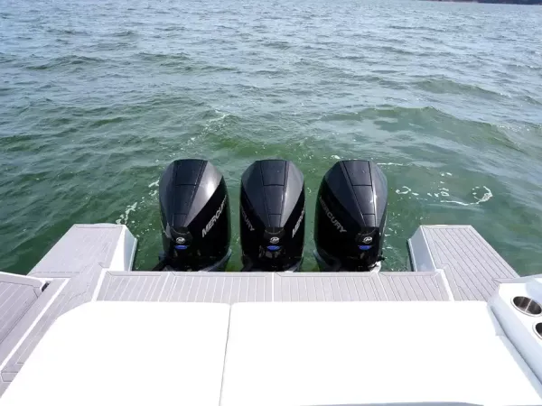 2023 Cruisers Yachts 38 GLS OB detail image 10