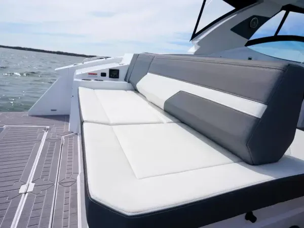 2023 Cruisers Yachts 38 GLS OB detail image 11