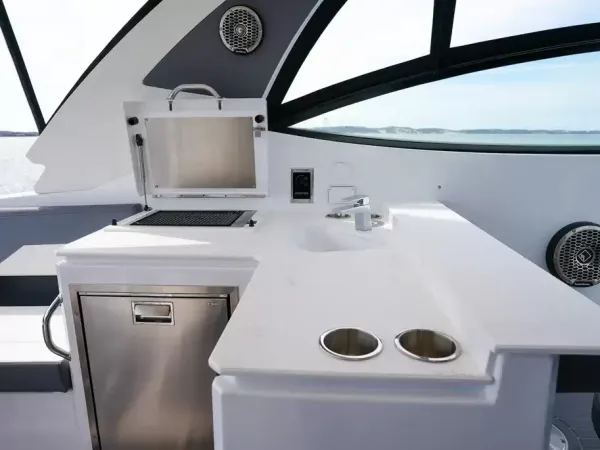 2023 Cruisers Yachts 38 GLS OB detail image 16