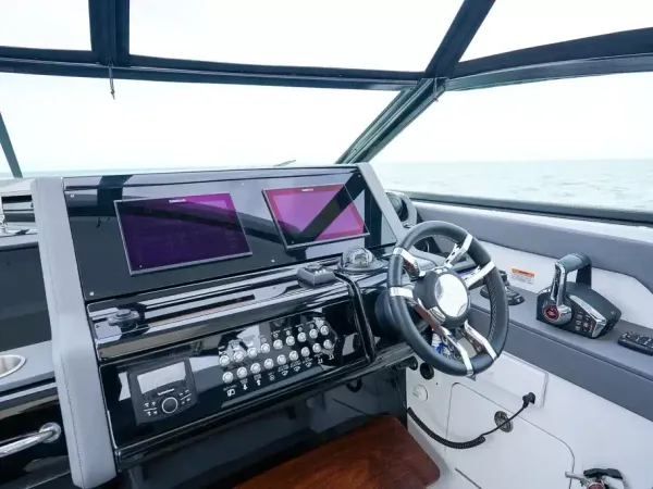 2023 Cruisers Yachts 38 GLS OB detail image 18